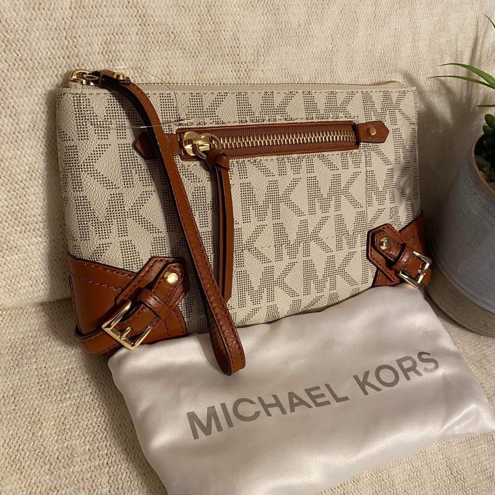 ❤️SALE❤️✨🆕✨(Rare)Michael Kors Clutch Bag